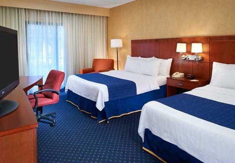 Courtyard By Marriott Chicago Naperville Room photo